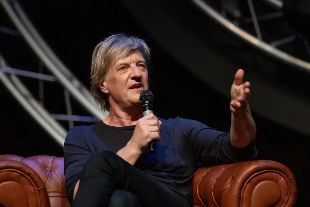 Wat kost Wim Kieft als Spreker? Bekijk zijn tarief voor zijn lezing of presentatie op VoetbalSprekers.nl